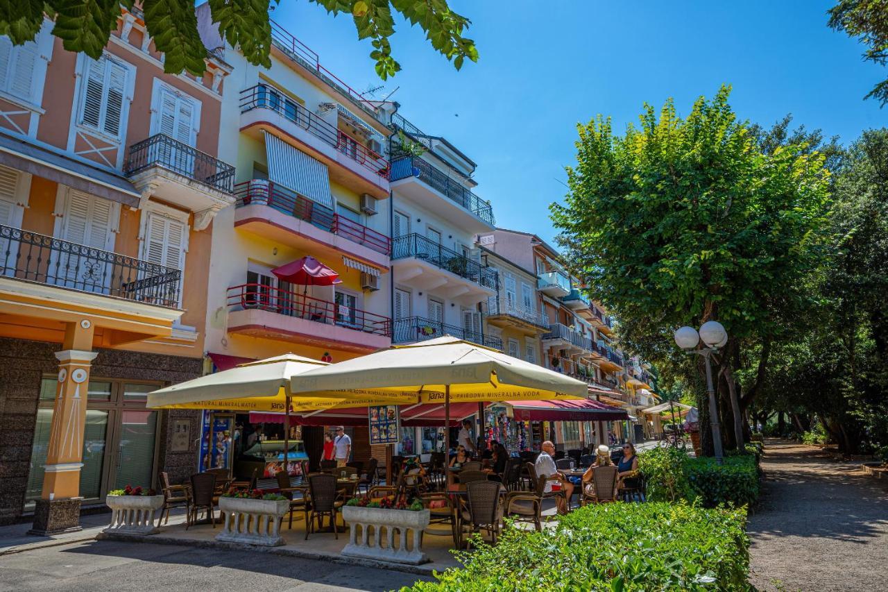 Crikvenica Right On The Beach Exteriör bild